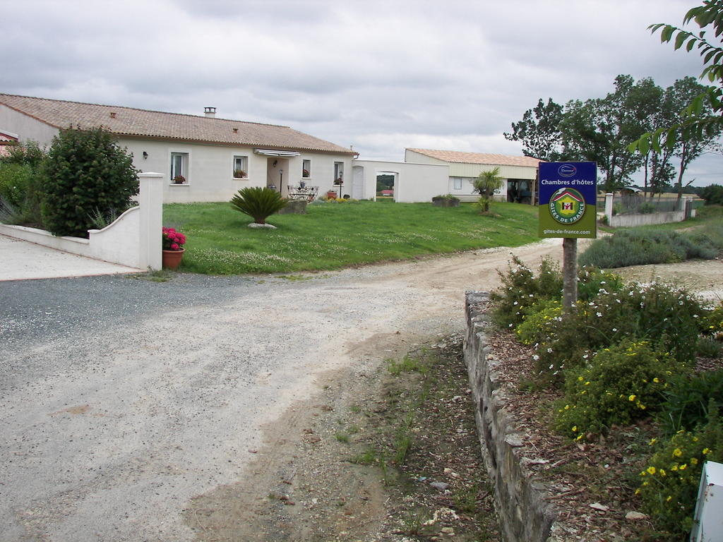Chambre d'Hôtes Les Ormeaux Saint-Georges-des-Côteaux Exterior foto